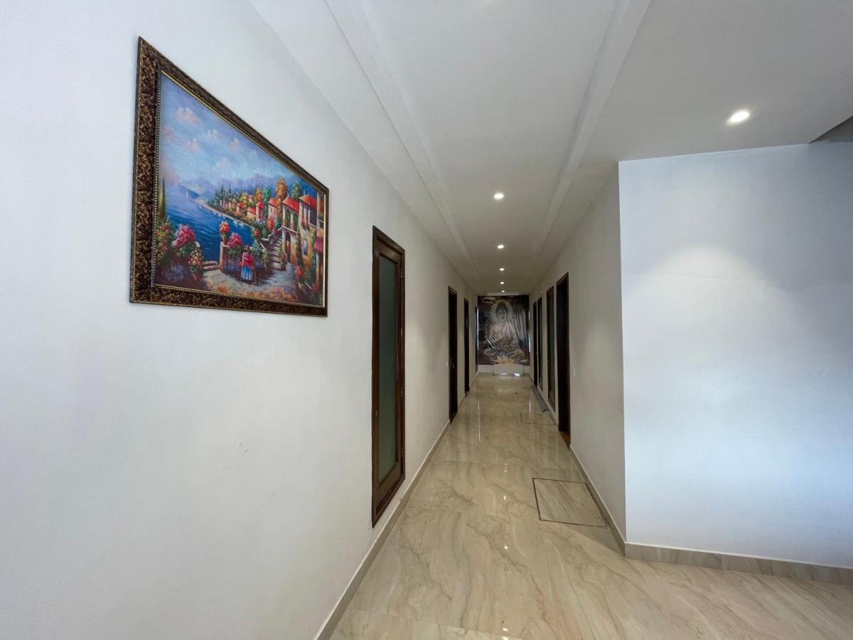 Hotel Crown Savoy, Near Railway Station & Guru Nanak Dev University Amritsar Exterior foto