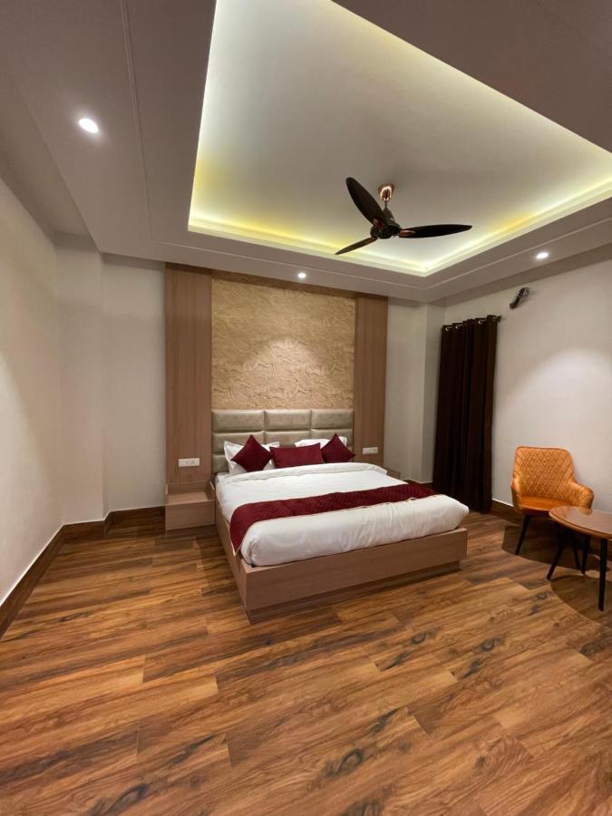 Hotel Crown Savoy, Near Railway Station & Guru Nanak Dev University Amritsar Exterior foto