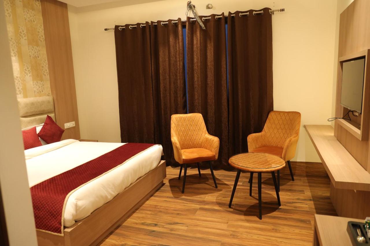 Hotel Crown Savoy, Near Railway Station & Guru Nanak Dev University Amritsar Exterior foto